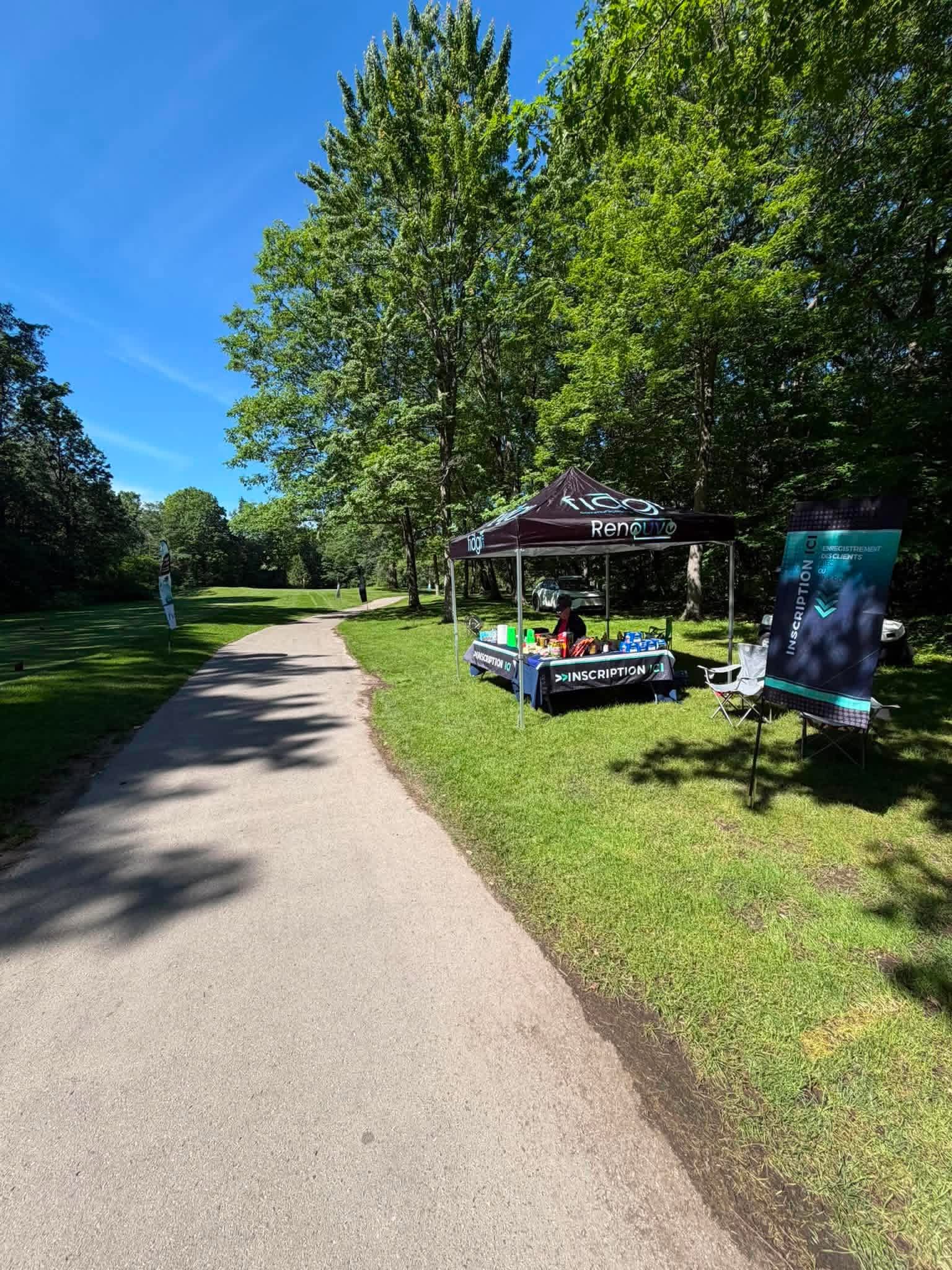 FIDGI était fier de commanditer le tournoi de golf de la CCAM au Club de golf Summerlea - Summerlea Golf & Country Club. 🏌️‍♂️⛳
Comme le veut maintenant la tradition, nous étions présents sur un trou pour servir nos légendaires Bloody-FIDGI aux participants! 🥤
Nous sommes heureux d'avoir pu contribuer au succès de cette journée exceptionnelle, tout en ayant l'occasion de rencontrer de belles personnes et d'échanger avec les membres de cette formidable communauté.
Merci à la Corporation des Concessionnaires d'Automobiles de Montréal pour l'organisation de cet événement rassembleur. Au plaisir de se revoir l'an prochain!
#NOUSSOMMESFIDGI #CCAM #GolfSummerlea #BloodyFIDGI #Partenariat #Réseautage #TournoiDeGolf