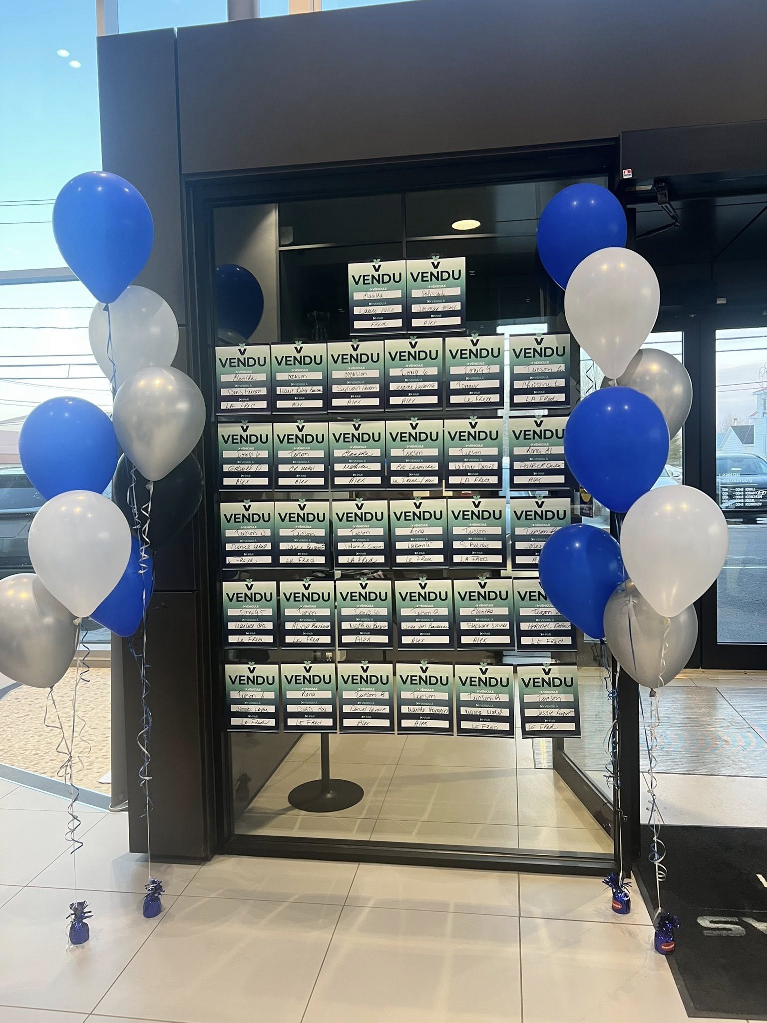 🚗 Votre prochain véhicule vous attend !

Les équipes de Fidgi Communications sont fières d’accompagner ce concessionnaire dans le cadre d’un événement de vente exclusif.